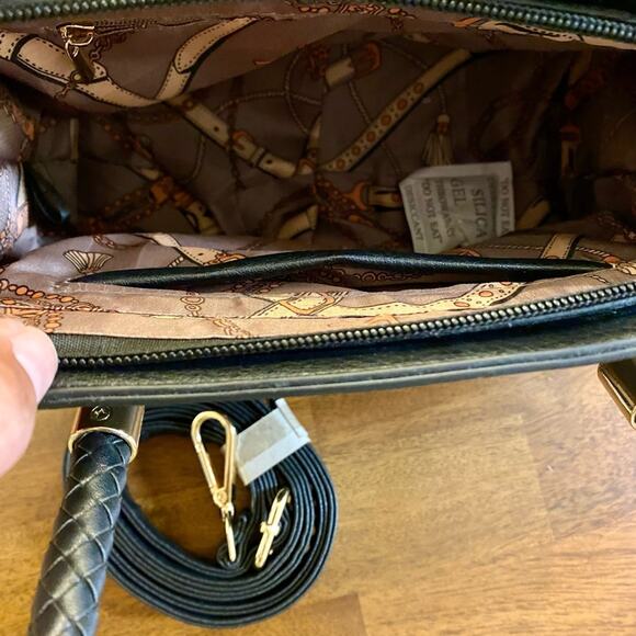 La Terre Black Satchel Bag with Sleek Design - Picture 4 of 4